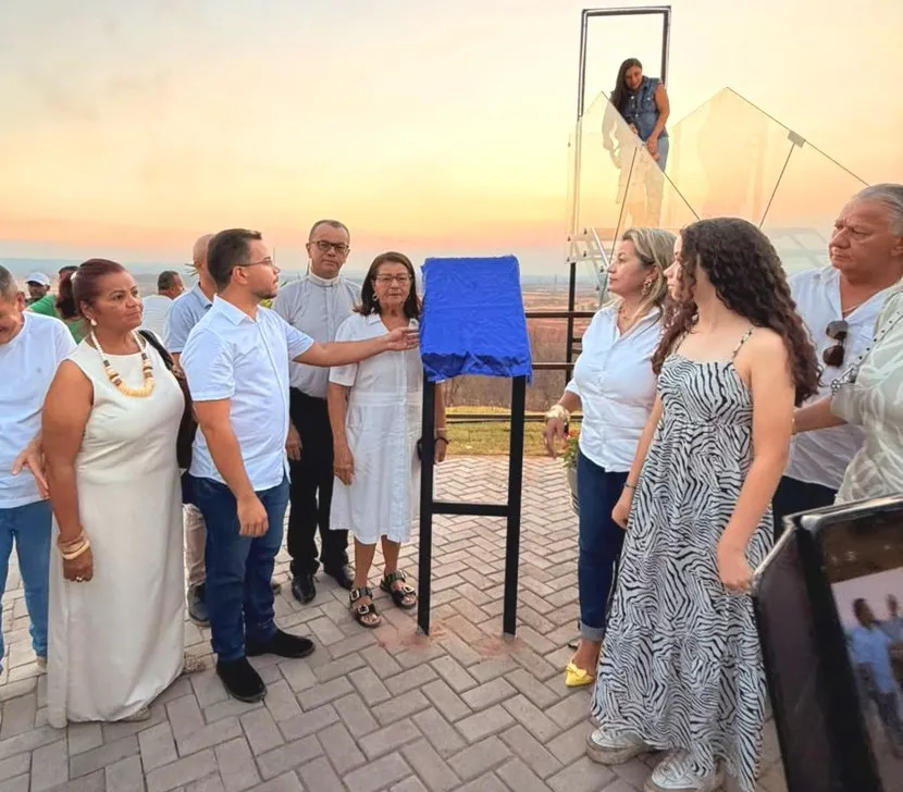 Vereador Jordan Irajá inaugura obra da Praça do Mirante